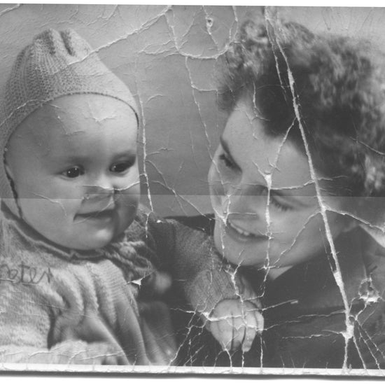the screens transition from a damaged older black and white photo to a restored color phot. Some images have tears and rips that go away with the restoration.